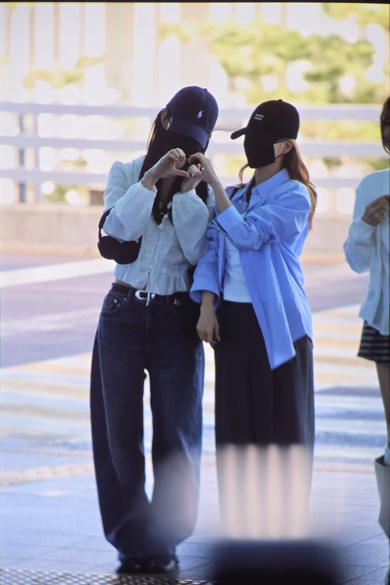 gamja_CHANG_kal's tweet photo. 260605 베트남 출국 pv
����🐤❤️
#fromis_9
#프로미스나인
#LEECHAEYOUNG
#이채영 
#LEENAGYUNG 
#이나경 https://t.co/AqV4gWxTrT