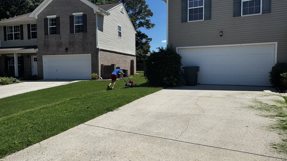 iamrodneysmith's tweet photo. Eli and Asa from home base, Huntsville , Alabama who are taking part in our 50 yard challenge mowed their 40th lawn. They are on the final stretch ! https://t.co/GcExIhe7Mk