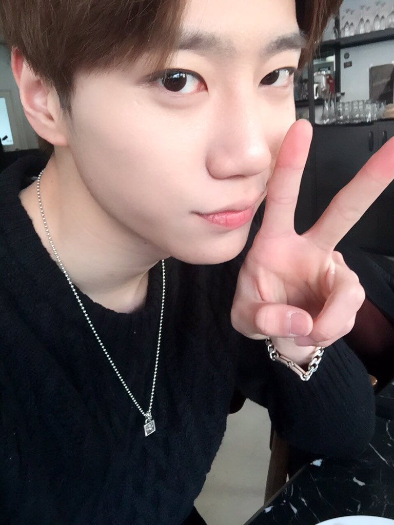 jjundda's tweet photo. 잘생잘쁨 https://t.co/EiQJm62rg0