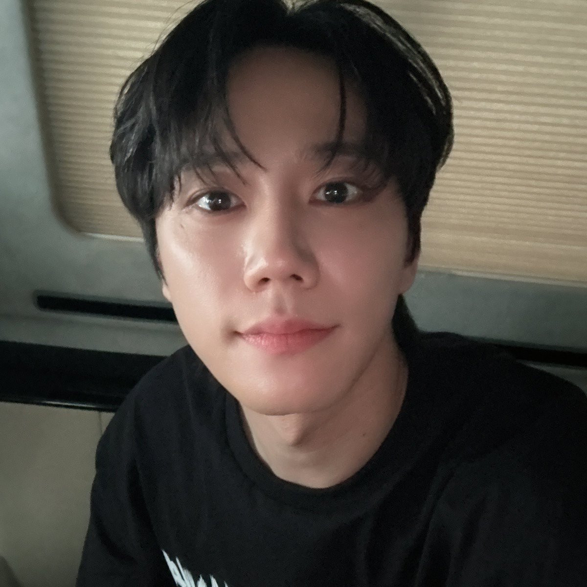 jjundda's tweet photo. 잘생잘쁨 https://t.co/EiQJm62rg0