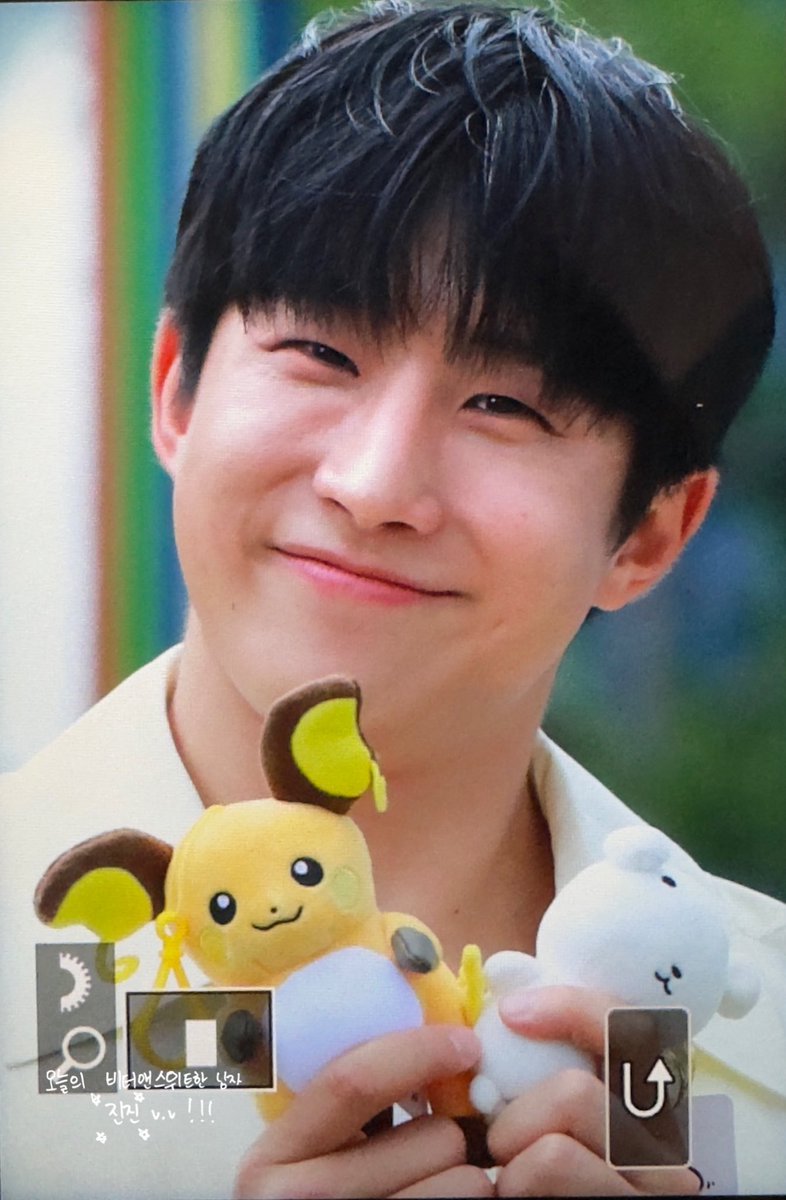 withjinwoo_com's tweet photo. 260604 퇴근pre

#아스트로 #진진 #JINJIN #ASTRO
@offclASTRO @JINJIN_offcl https://t.co/1HbIbvNG0F