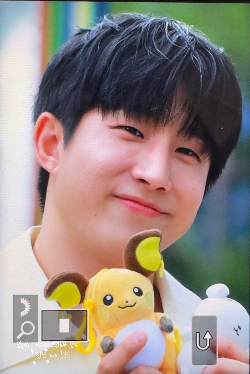 withjinwoo_com's tweet photo. 260604 퇴근pre

#아스트로 #진진 #JINJIN #ASTRO
@offclASTRO @JINJIN_offcl https://t.co/1HbIbvNG0F