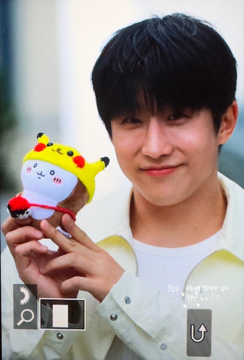 withjinwoo_com's tweet photo. 260604 퇴근pre

#아스트로 #진진 #JINJIN #ASTRO
@offclASTRO @JINJIN_offcl https://t.co/1HbIbvNG0F