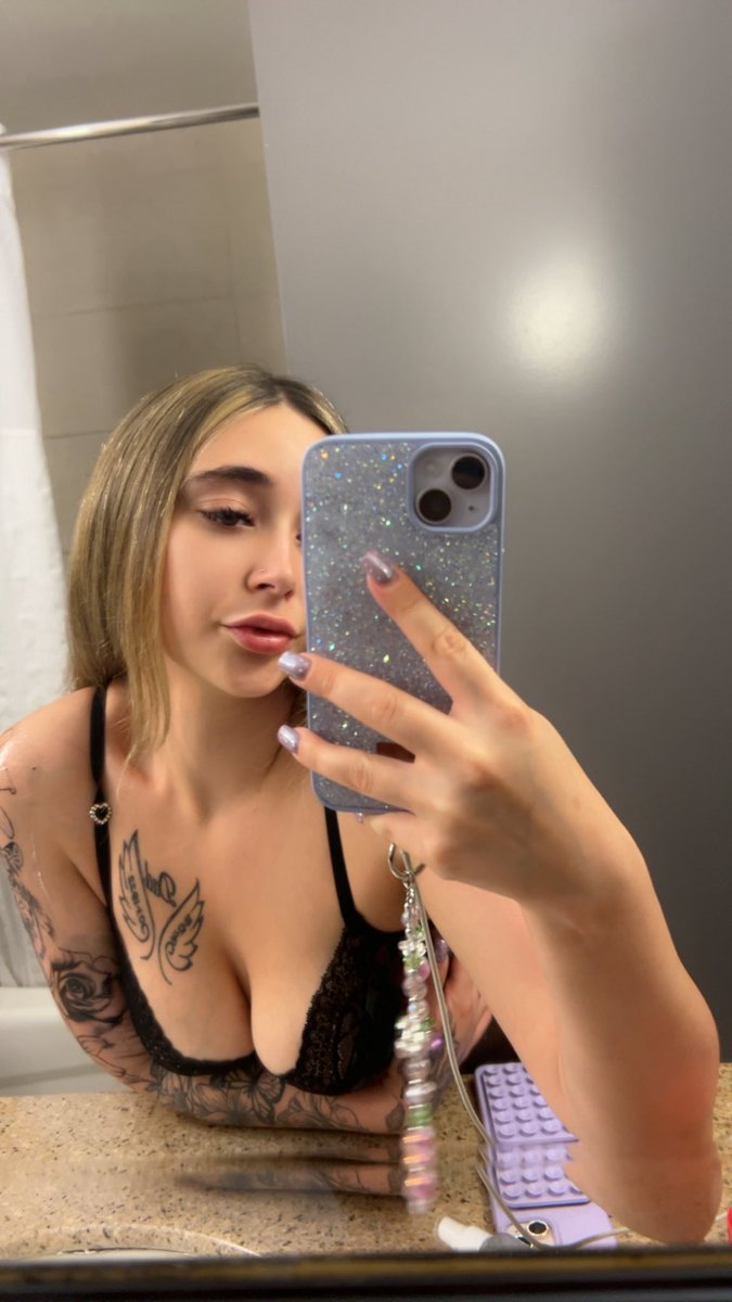 Lexiluv229's tweet photo. Soft lips + tits = deadly combination 😚 #onlyfans #contentcreator https://t.co/BUqsmy2z7u