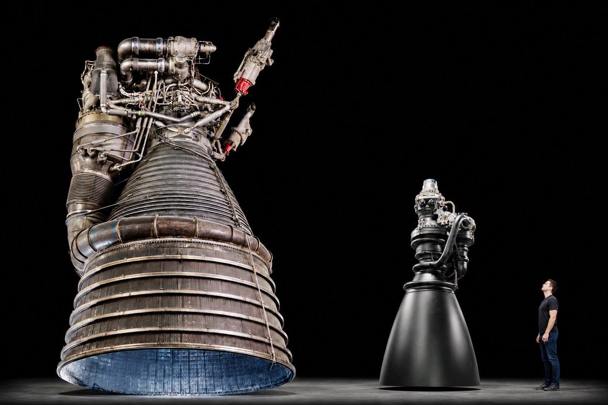 オブジェ Saturn V's F-1 engine: Nozzle diameter: 3.76 m Thrust: ~690 tons