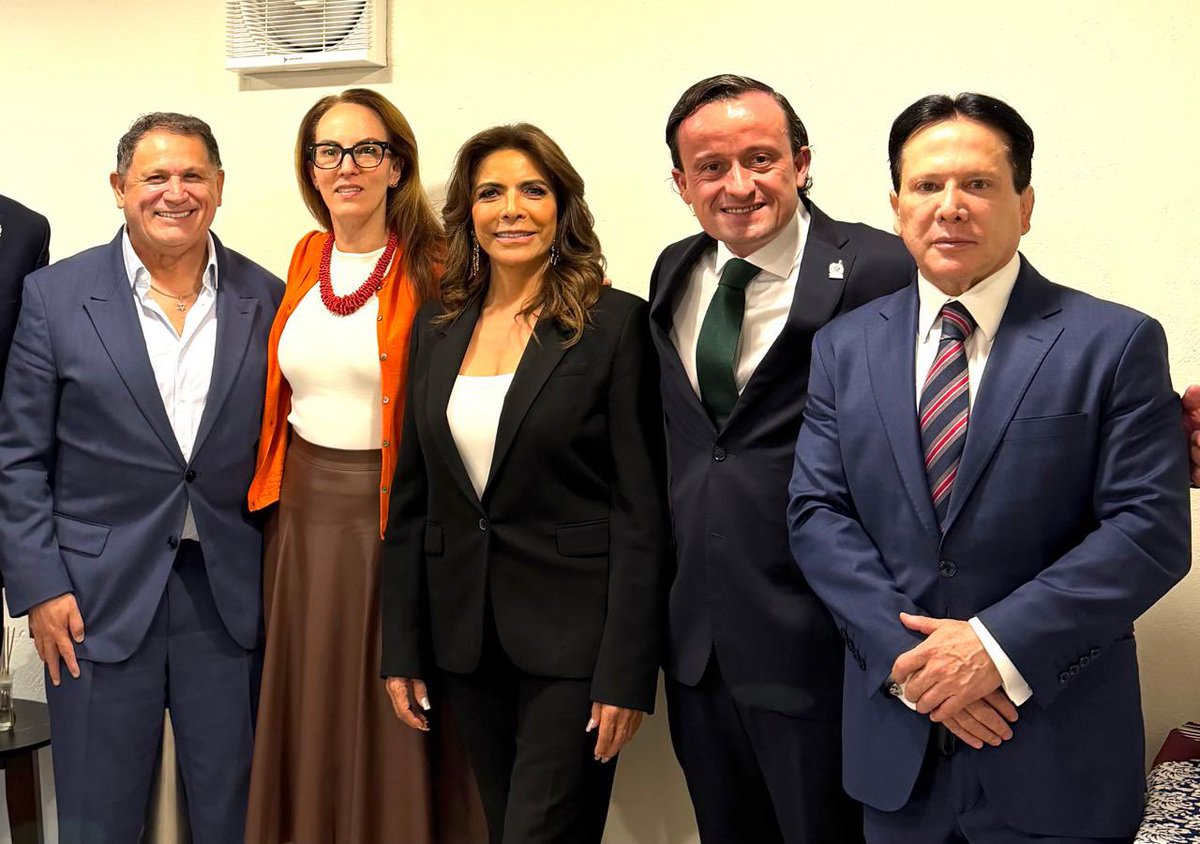 DanielAceves84's tweet photo. El día de hoy acudí a la invitación de la Mtra. @OliviaSalomonV Directora General de @lotenal, a la develación del billete de lotería conmemorativo a la Selección Nacional de Fútbol de México 2026. https://t.co/DtmTO9ASIu