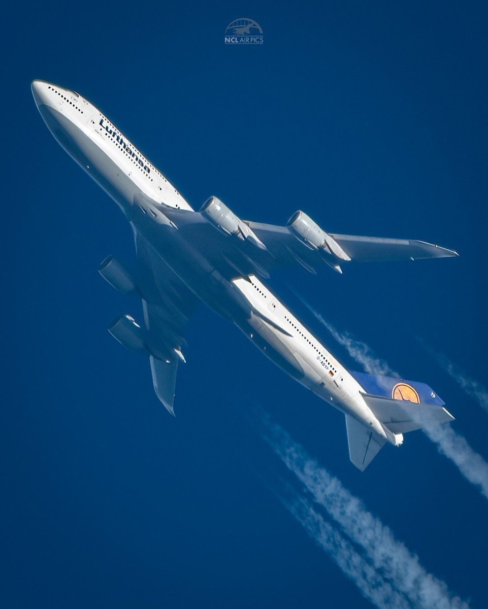 planesanity's tweet photo. Lufthansa 747 cruising at 34,000 feet

📷nclairpics https://t.co/9DxrhveGW4
