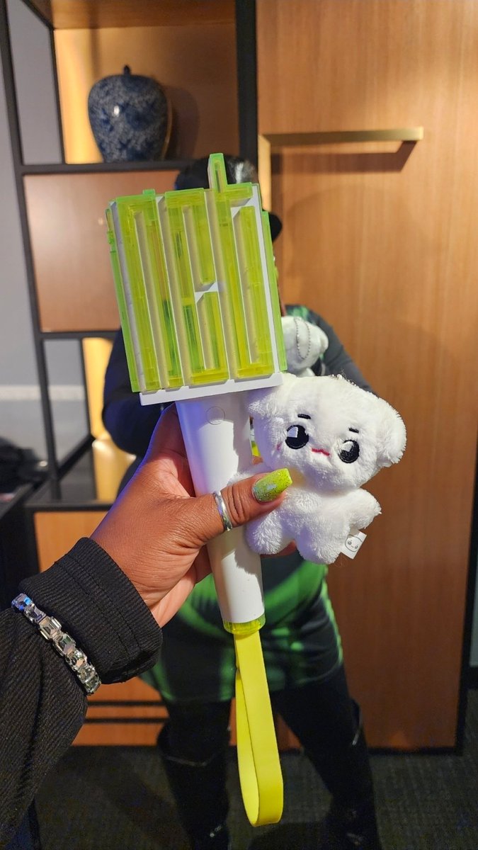 KpopWithV's tweet photo. Me a NCTzen 💚 https://t.co/MXnYyb8kpU