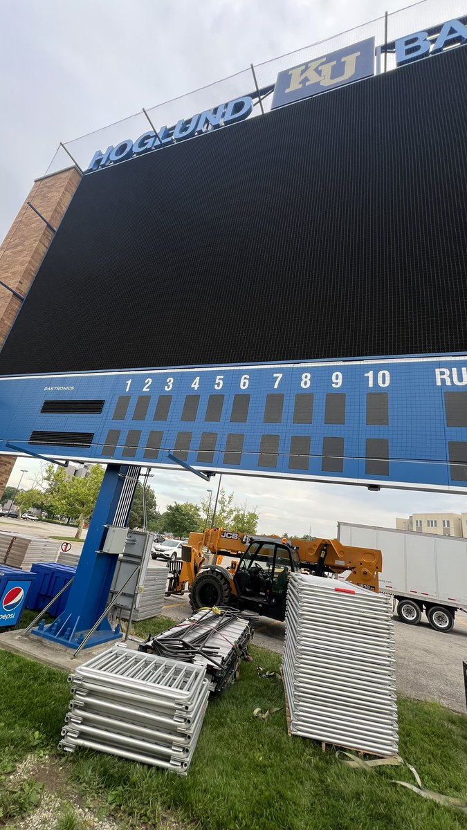 HeroesOfMtOread's tweet photo. First look at @kubaseball “The Backyard Decks”! Scaffolding peeking over the wall, for drunk dudes to fall “ass over teakettle” out of! #CrankTheHog LFG! https://t.co/qrmK0i0zPv