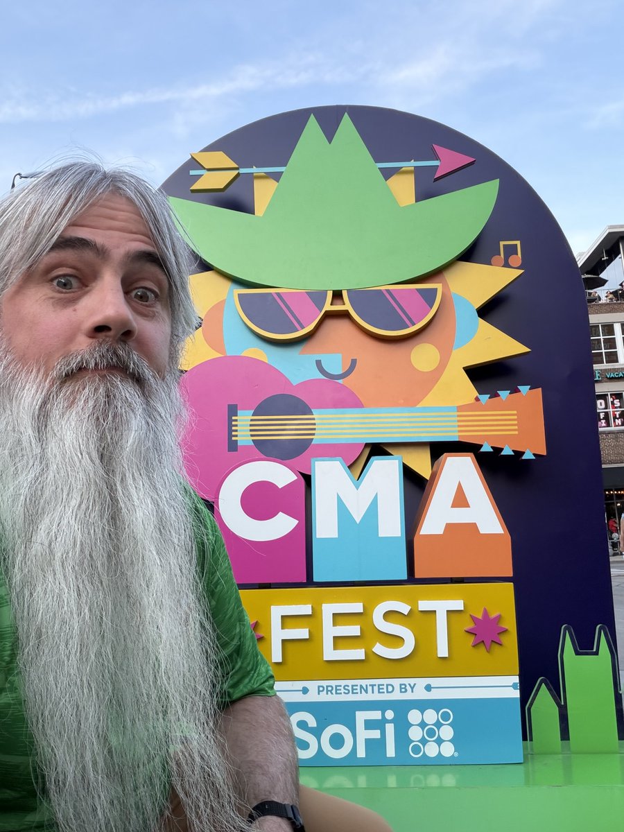 fusconed's tweet photo. I’m a sucker for free fun but ain’t no daggum way I’m waiting in. 12 hour line for Spotify house. Life is too short. #nashville #CMAFest https://t.co/wjuHPOqh5z