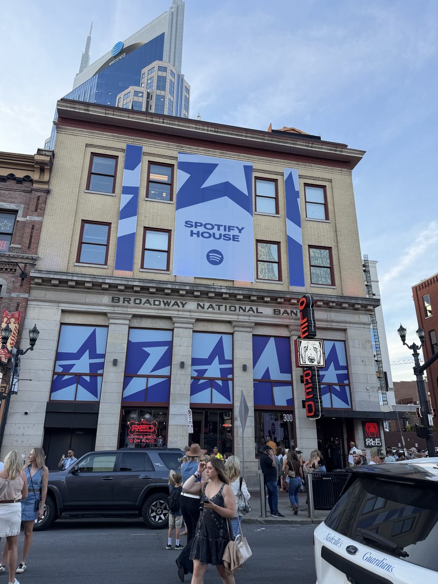 fusconed's tweet photo. I’m a sucker for free fun but ain’t no daggum way I’m waiting in. 12 hour line for Spotify house. Life is too short. #nashville #CMAFest https://t.co/wjuHPOqh5z