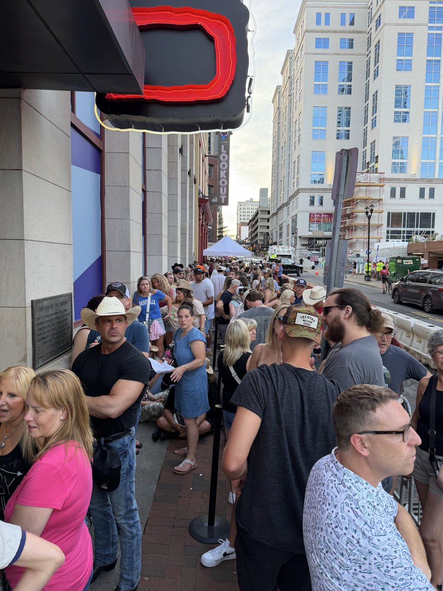 fusconed's tweet photo. I’m a sucker for free fun but ain’t no daggum way I’m waiting in. 12 hour line for Spotify house. Life is too short. #nashville #CMAFest https://t.co/wjuHPOqh5z