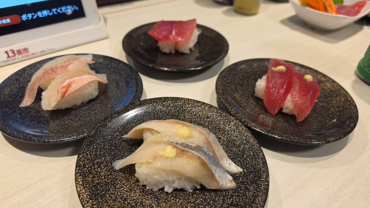 seishinkk's tweet photo. 今週もお疲れ様でした！！🫡
仕事終わりに魚べいさんに行ってきました！！🍣
トロにしんを初めて食べたんですけど、美味しくてびっくりしました！！🙀🙀
やっぱりお寿司は最高です！！🤤
#企業公式 #企業公式つぶやき部 #土木 #相互フォロー #魚べい #飯テロ #寿司 https://t.co/0uPIeKyCzJ