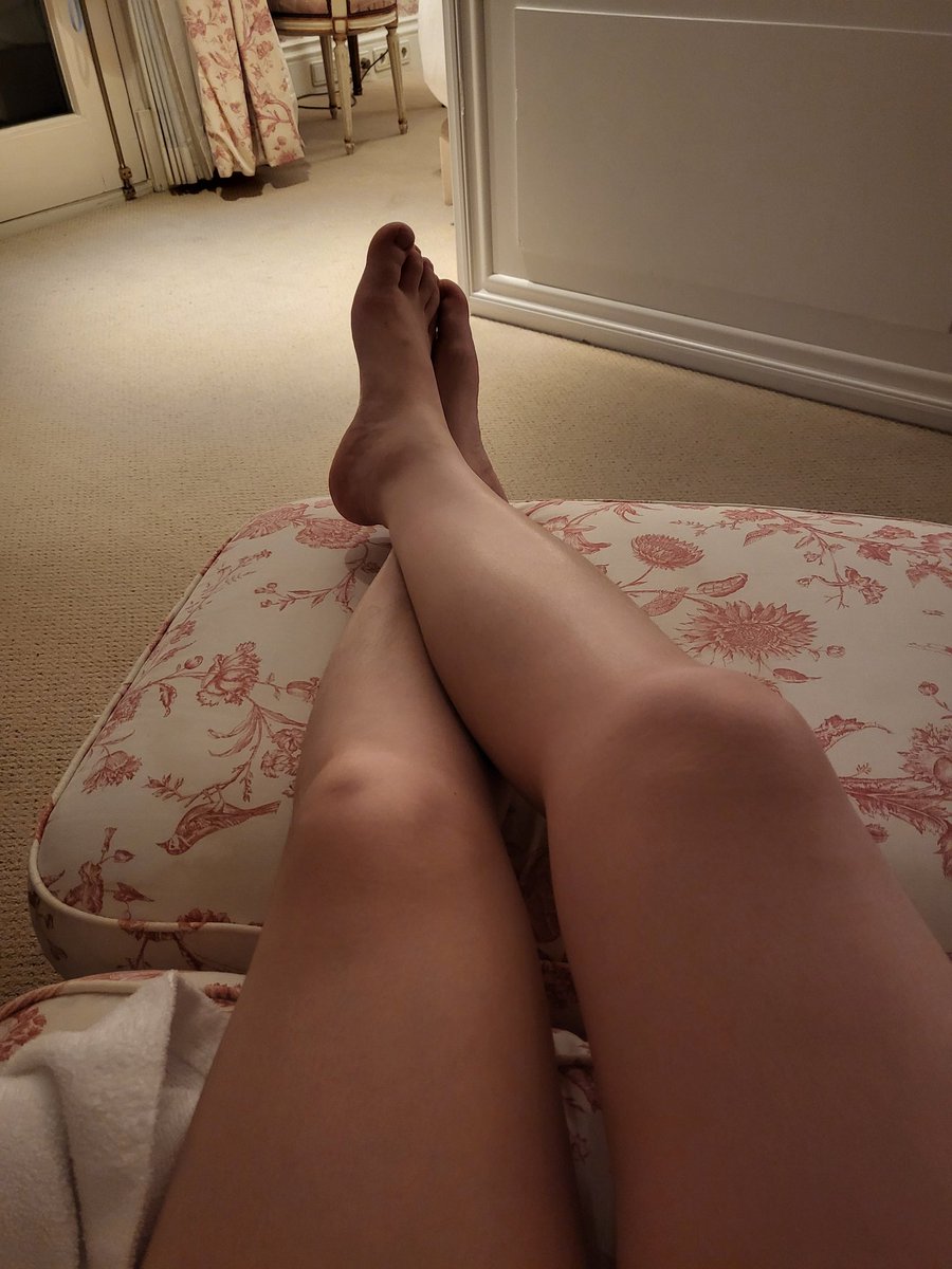 lucernamaris's tweet photo. Anyone who wants to try something new like eating my pussy or drinking a pee just kneel in front of me and come into my bed😁😉

✅️ +821046851617

Findom Femdom dominatrix BDSM Pussylicking assworship golden Cunnilingus degrading footfetish rimming chastity PussyEating gagging https://t.co/PcY62X5Bax