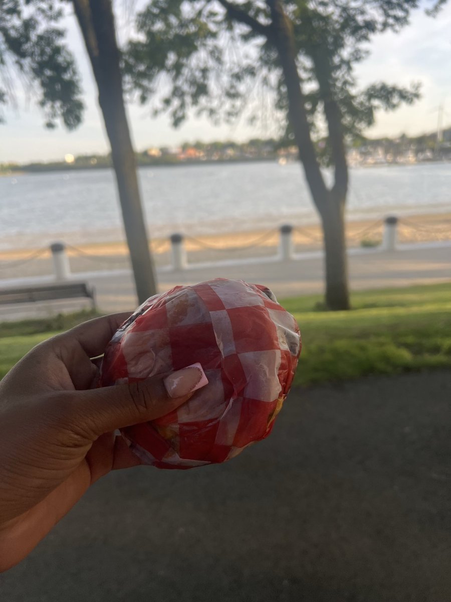 ramenlover222's tweet photo. A short story of this evening. I haven’t seen an ice cream truck in years. Tried 7th street for the first time.
#imlit🍃 https://t.co/B56bi3dyxX