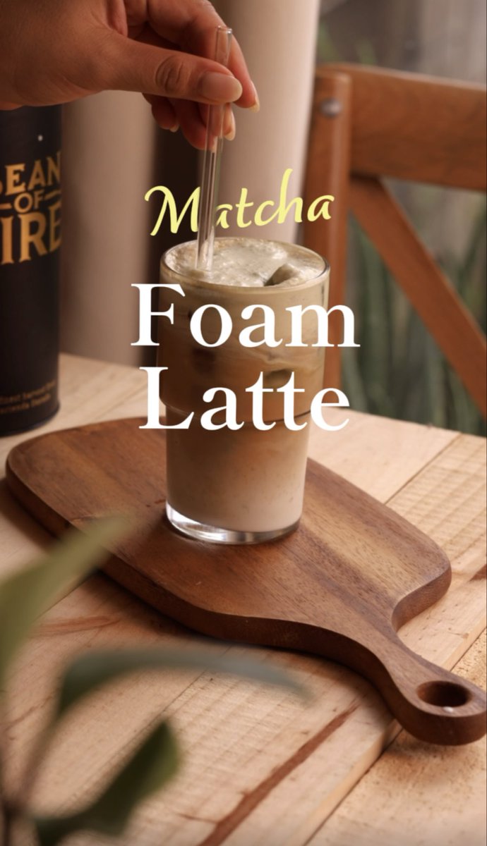 BeanofFire's tweet photo. Ingredients:
• 1 teaspoon matcha powder
• 1 tablespoon honey
• 1/2 cup whipping cream
• Coffee ice cubes and matcha ice cubes
• 1 cup milk
• 1 shot of espresso made with Salvadoran specialty coffee

Instructions:
• In a bowl, mix the honey, matcha, and whipping cream; whisk until it turns creamy.
• In a glass, add the coffee and matcha ice cubes, pour in the milk, and add the shot of espresso; we used Red Bourbon Honey from Bean of Fire.
• Pour the matcha foam on top.
• Enjoy! ✨