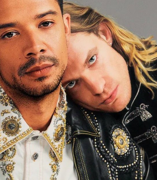 sunsetpoisons's tweet photo. they’re giving the opposite vibes of the couple who approaches you at the club. https://t.co/UE8K4rYZsp