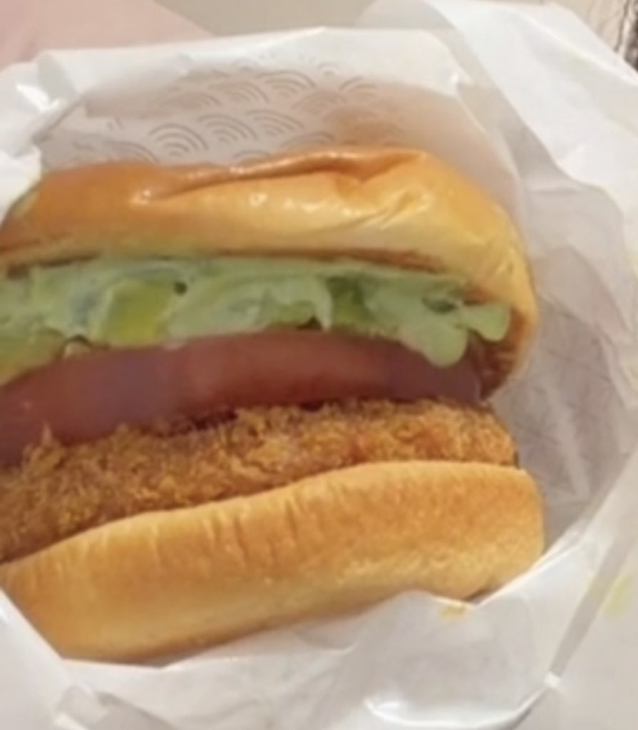 leknoxq's tweet photo. @mos_burger 1回しか食べれてないですT^T🦐
#6月もモスのアボカド海老カツ食べる https://t.co/NeF5n2e3z9