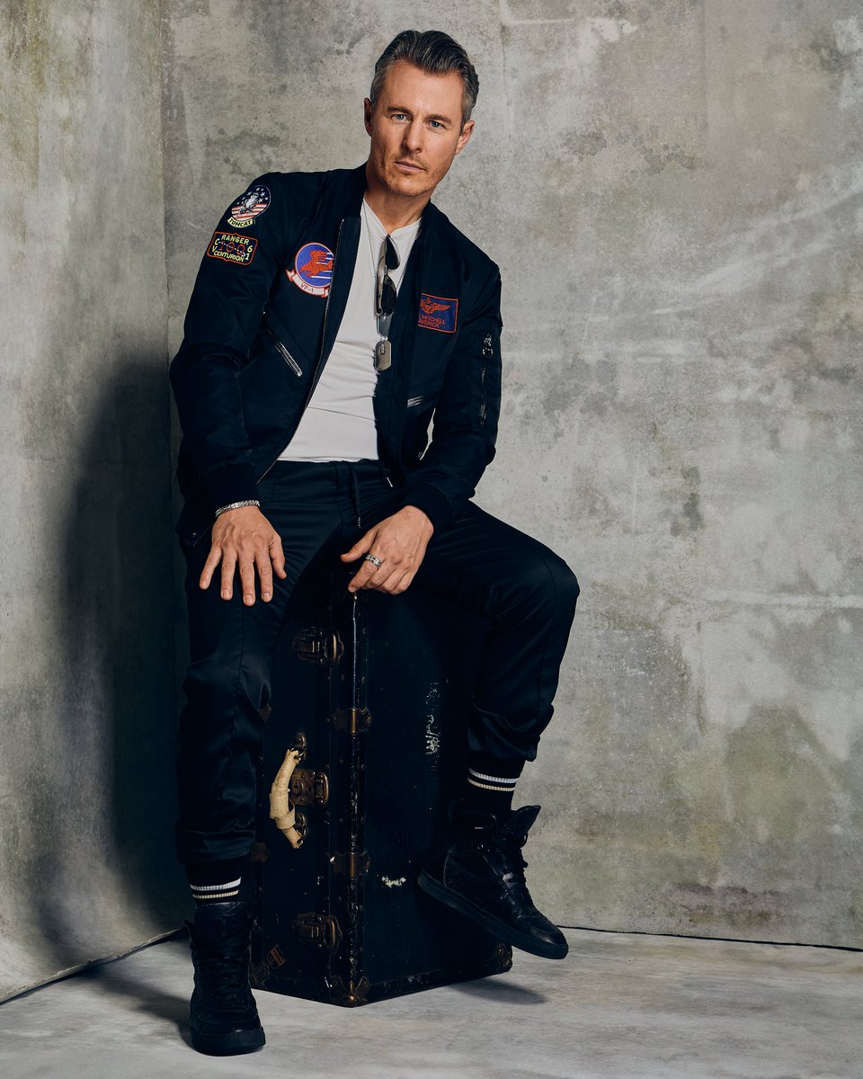 PAWELECphoto's tweet photo. #TBT to an awesome 2024 studio shoot with my team featuring Canadian fashion designer @CBatesOfficial rocking his #TopGun collection.

Aviators ✔️
Attitude ✔️
Great team ✔️

Still one of my favourite shoots! 🤙

#ChristopherBates #Menswear #FashionPhotography https://t.co/u0qTMA0P45