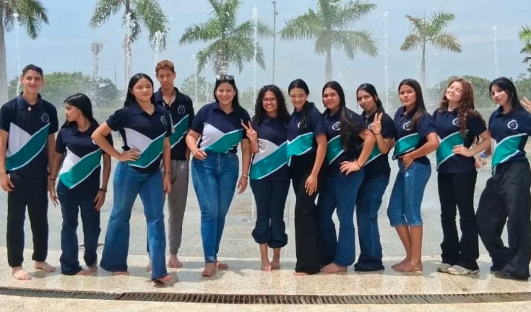 concejolags's tweet photo. #4jun Concejal ING. Elizabeth Gutiérrez acompaña A La Promoción II Del Complejo Escolar Ayacucho En Recorrido Por Maracaibo 

Más: https://t.co/G7KkIh3kJN https://t.co/mpEJVqRlHY