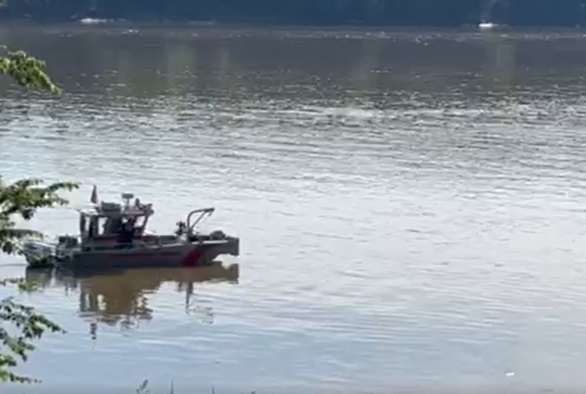 FOX19's tweet photo. Rescue crews responded to the Ohio River Thursday to search for a reported missing kayaker, police said.
>>  https://t.co/c65c7BwhlW https://t.co/G8Kk0KX3cF