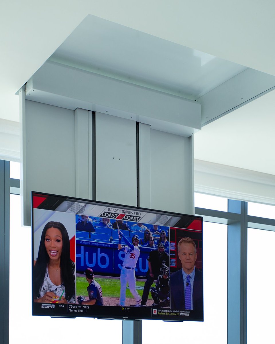 AcouArch's tweet photo. Clean lines. Uninterrupted spaces. 

Hidden screens, revealed only when needed and protected when not. 

For us, technology should step back when not in use.

#AcousticArchitects #SmartLiving https://t.co/qJcCk2SB1y