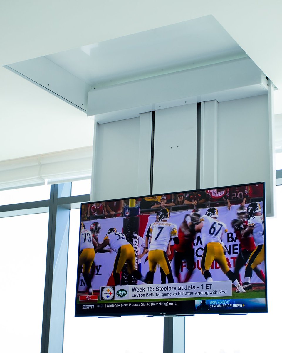 AcouArch's tweet photo. Clean lines. Uninterrupted spaces. 

Hidden screens, revealed only when needed and protected when not. 

For us, technology should step back when not in use.

#AcousticArchitects #SmartLiving https://t.co/qJcCk2SB1y