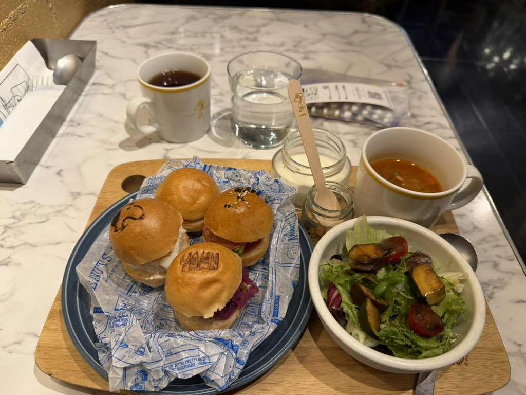 LieereK's tweet photo. 朝はモーニング付きにしたのでのんびりしてます✨ 
楽しい３泊4日の関西旅でした。
これを良き思い出に現実に戻らねばｗｗｗ
 #関西旅行 #現実逃避 #生きていく糧 #PEANUTS大好き https://t.co/BT7RdBzLdU