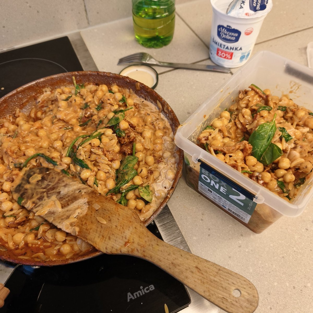 folkfinch's tweet photo. yesterday i walked 5km, studied for 4 hours, rode 9 km on a bike, found a bug infestation, freaked out, cleaned till 3am and made marry me with orzo and chickpeas for dinner https://t.co/X66meAxtgB