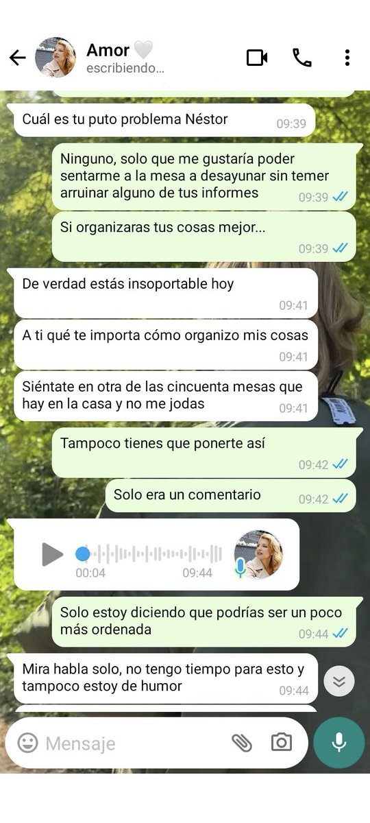 buscandoazule's tweet photo. y como cualquier matrimonio, estos dos también tienen sus peleas de pareja por cosas tontas que les hacen perder la paciencia; parece que néstor aún no aprende que hacer enojar a su mujer es bastante fácil, pero contentarla no tanto 👩🏼‍🤝‍👨🏻📱✉️😒 https://t.co/dBGSASHUFV