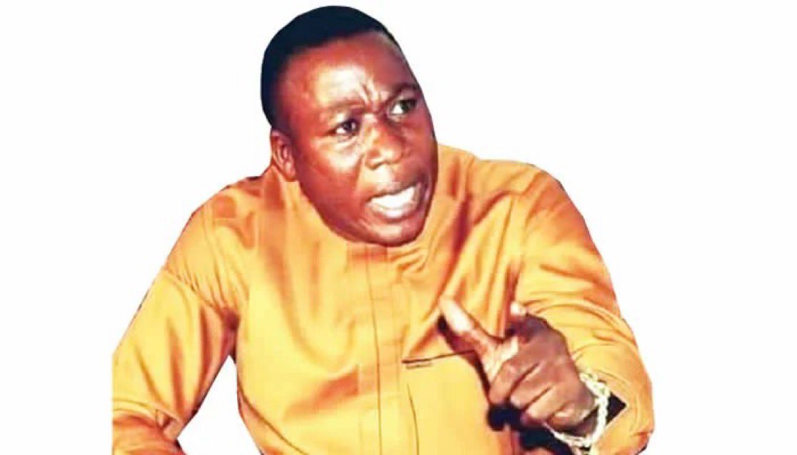 TheYorubaTimes's tweet photo. BREAKING: Sunday Igboho Threatens to Expose Politicians Behind Oriire School Abduction

Sunday Igboho has threatened to release the names of politicians he claims are behind the abduction of students in Oriire Local Government Area, Oyo State. https://t.co/IzhvmoiYEQ