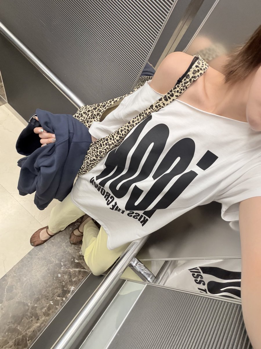 kittystudio0904's tweet photo. 헉헉 라티젠X헤지투즈님 콜라보 티셔츠 개맘에듬 오자마자 입고 출근 https://t.co/X3sx8g6Fz5