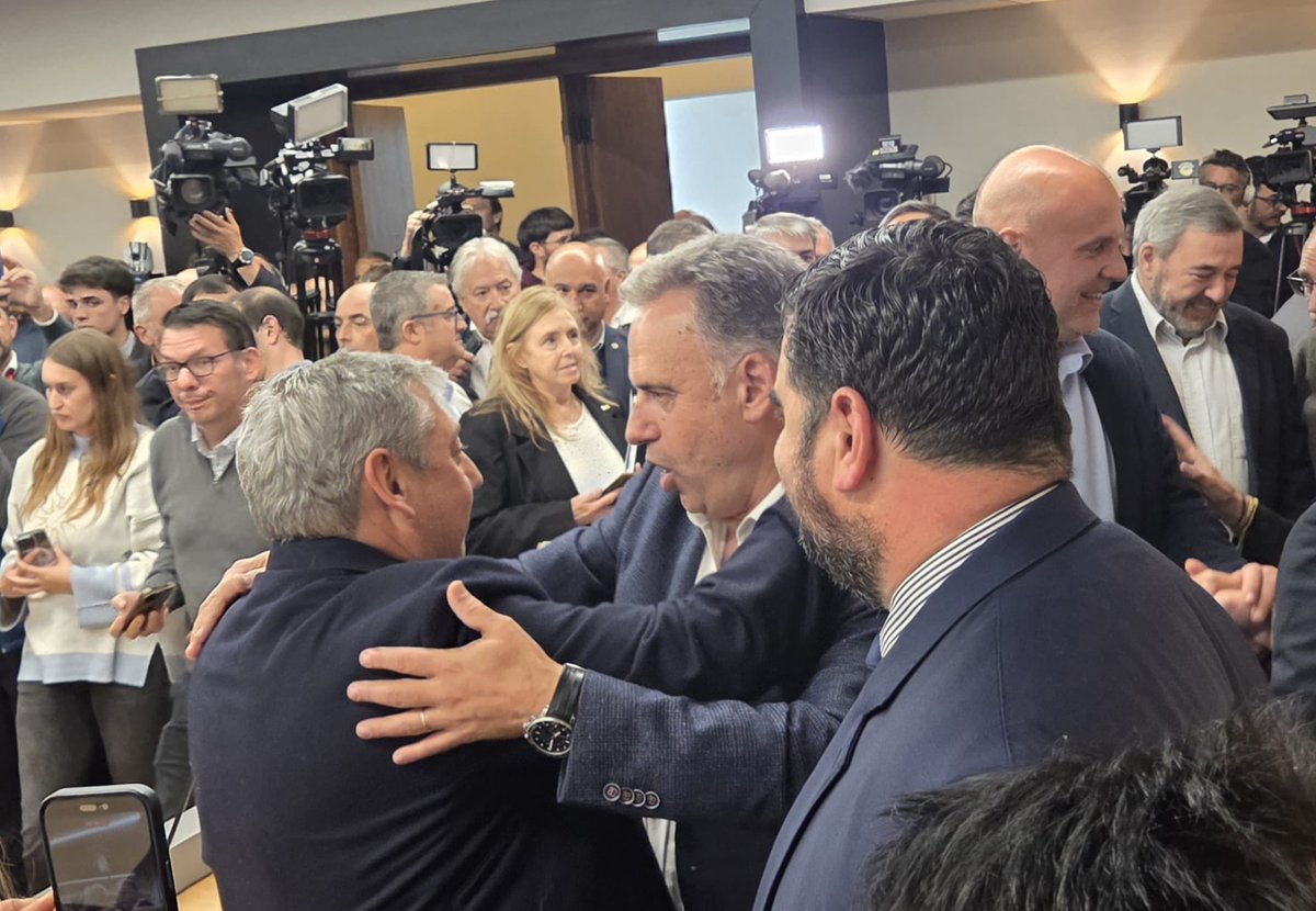 FloridaIDF's tweet photo. Con la participación del presidente de la República, @OrsiYamandu, se inauguró la nueva sede del @cintendentesuy. El intendente @PajaroEnciso, presente en la ceremonia, que marcó un nuevo paso para el fortalecimiento del trabajo conjunto entre los gobiernos departamentales. https://t.co/42N1G0YWrs