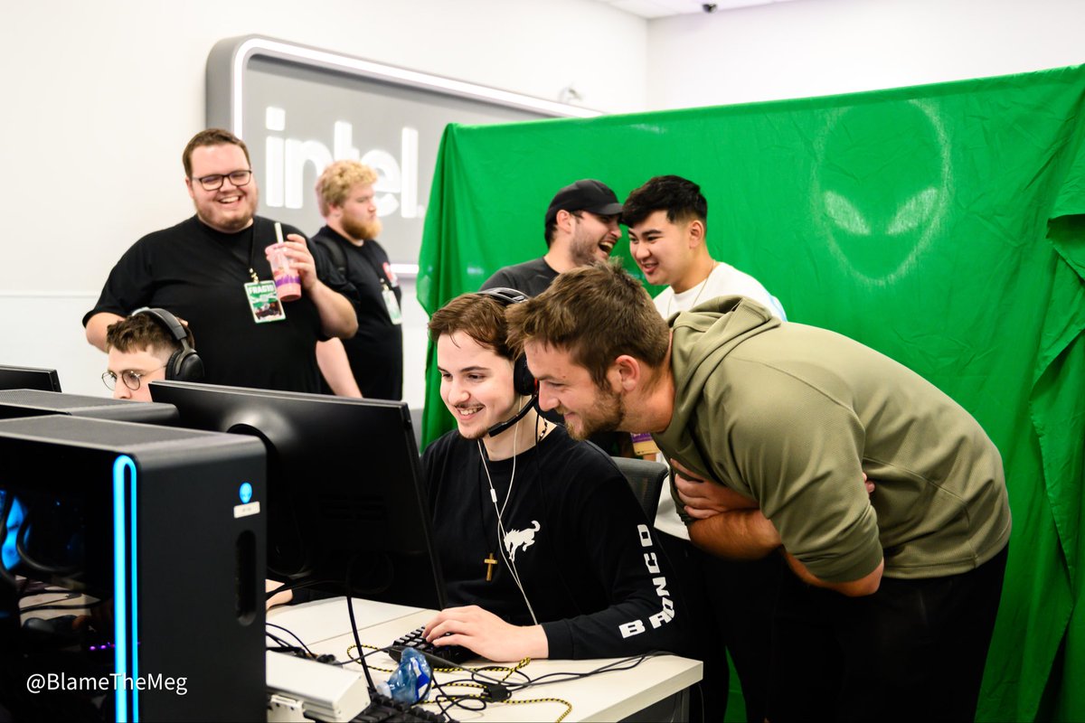 1stormie's tweet photo. The Eh-Team core is searching for the rifle prodigy needed to surpass well oiled machines at frag Windsor. 

LF1 adv+ 
@Bobb_CS 
@Glorinsz
@petrocs_
@ myself
@ “insert rifler here” https://t.co/FSXhRNeg4j