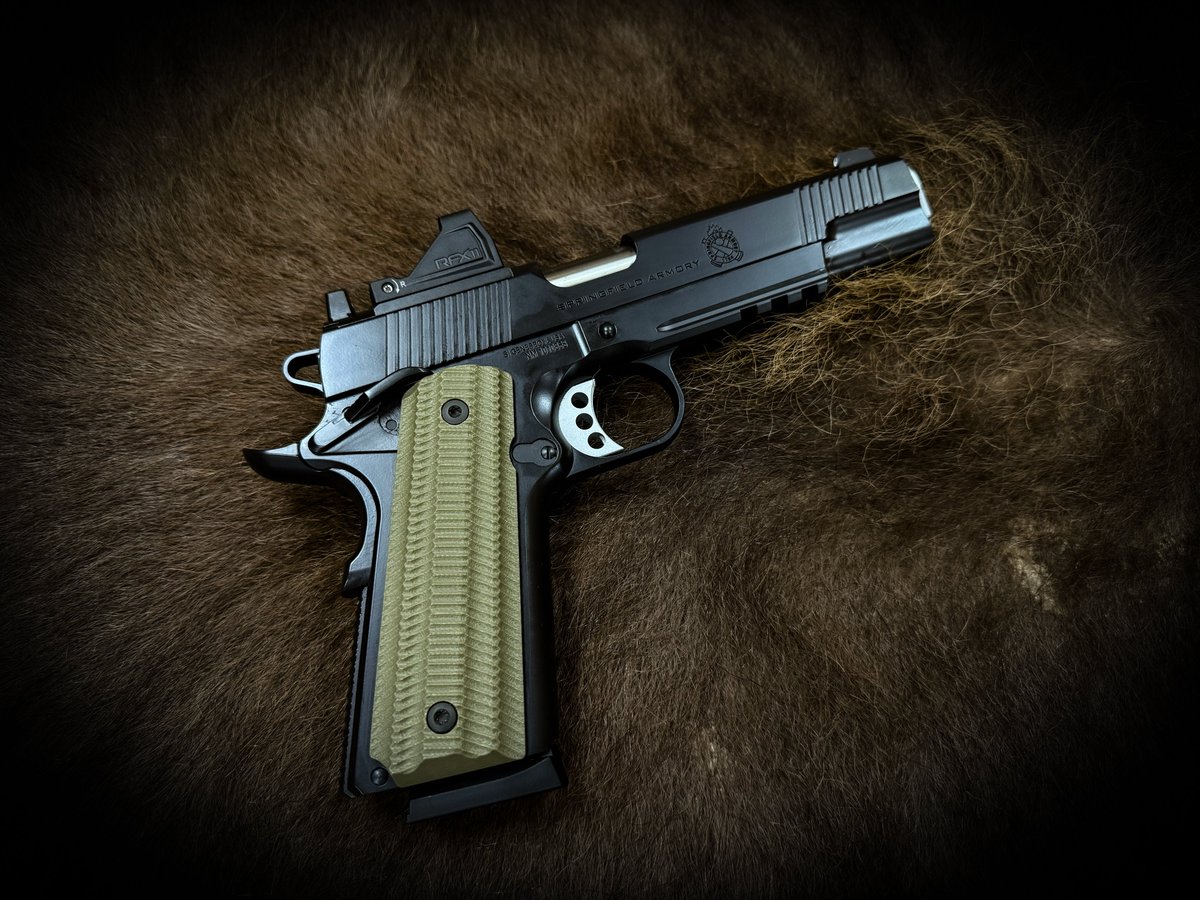 LTArms1's tweet photo. @springfieldarmoryinc Operator in .45 ACP - It has the classic vibes with modern aesthetics. Best of both worlds. #1911 #springfield #45acp #1911fanatics #operator https://t.co/UDdKPhS0rC