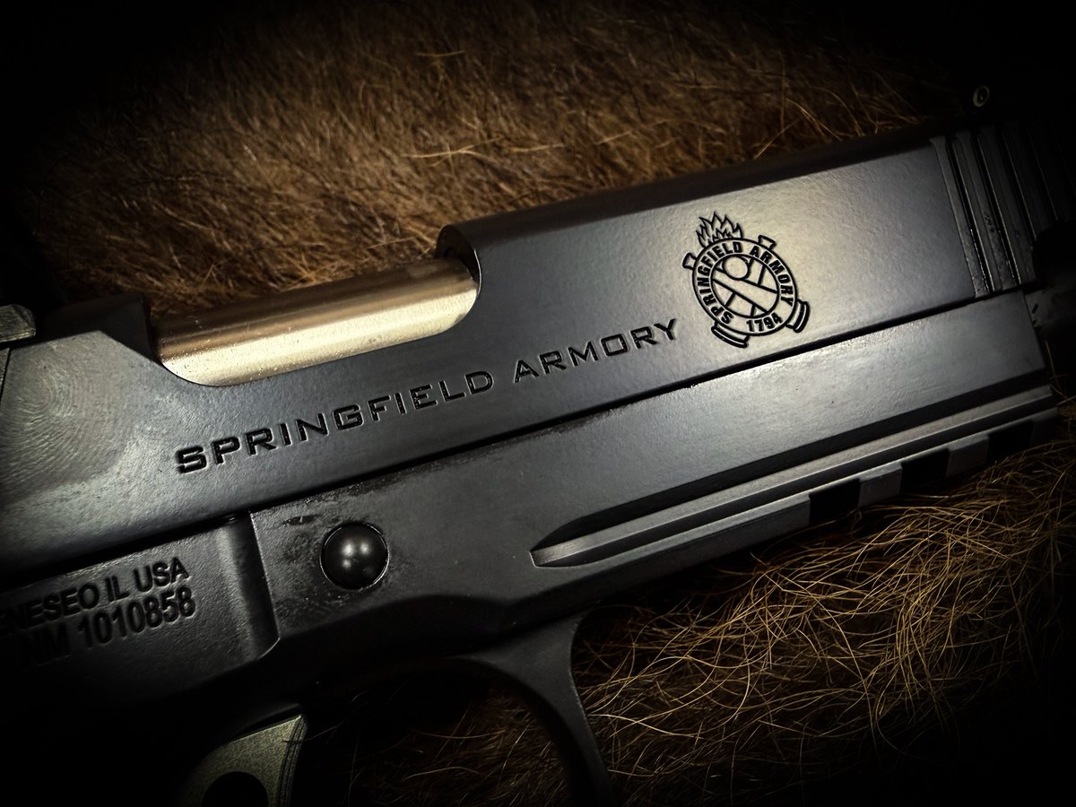 LTArms1's tweet photo. @springfieldarmoryinc Operator in .45 ACP - It has the classic vibes with modern aesthetics. Best of both worlds. #1911 #springfield #45acp #1911fanatics #operator https://t.co/UDdKPhS0rC