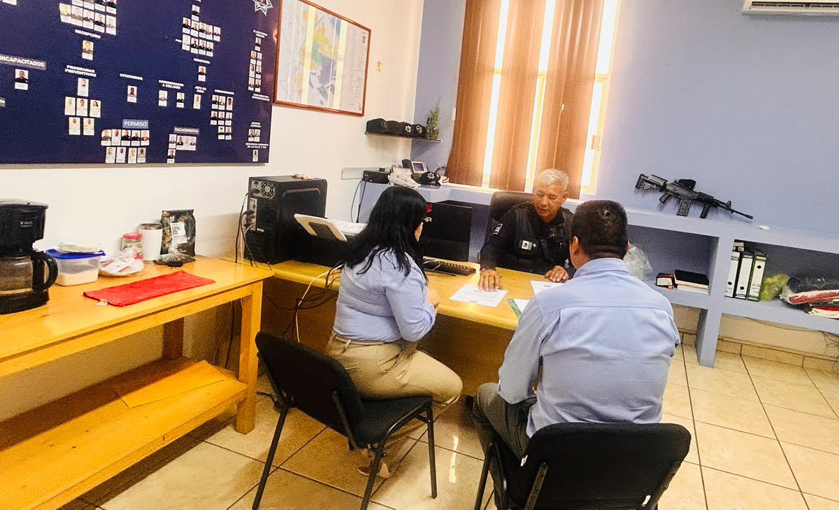 CEDHSinaloa's tweet photo. 📌 Personal de la #CEDHSinaloa  sostuvo plática con el director de Seguridad Ciudadana y Movilidad Sustentable para llevar a cabo capacitaciones con elementos a su cargo en el municipio de Salvador Alvarado. https://t.co/xf0njsS9uc