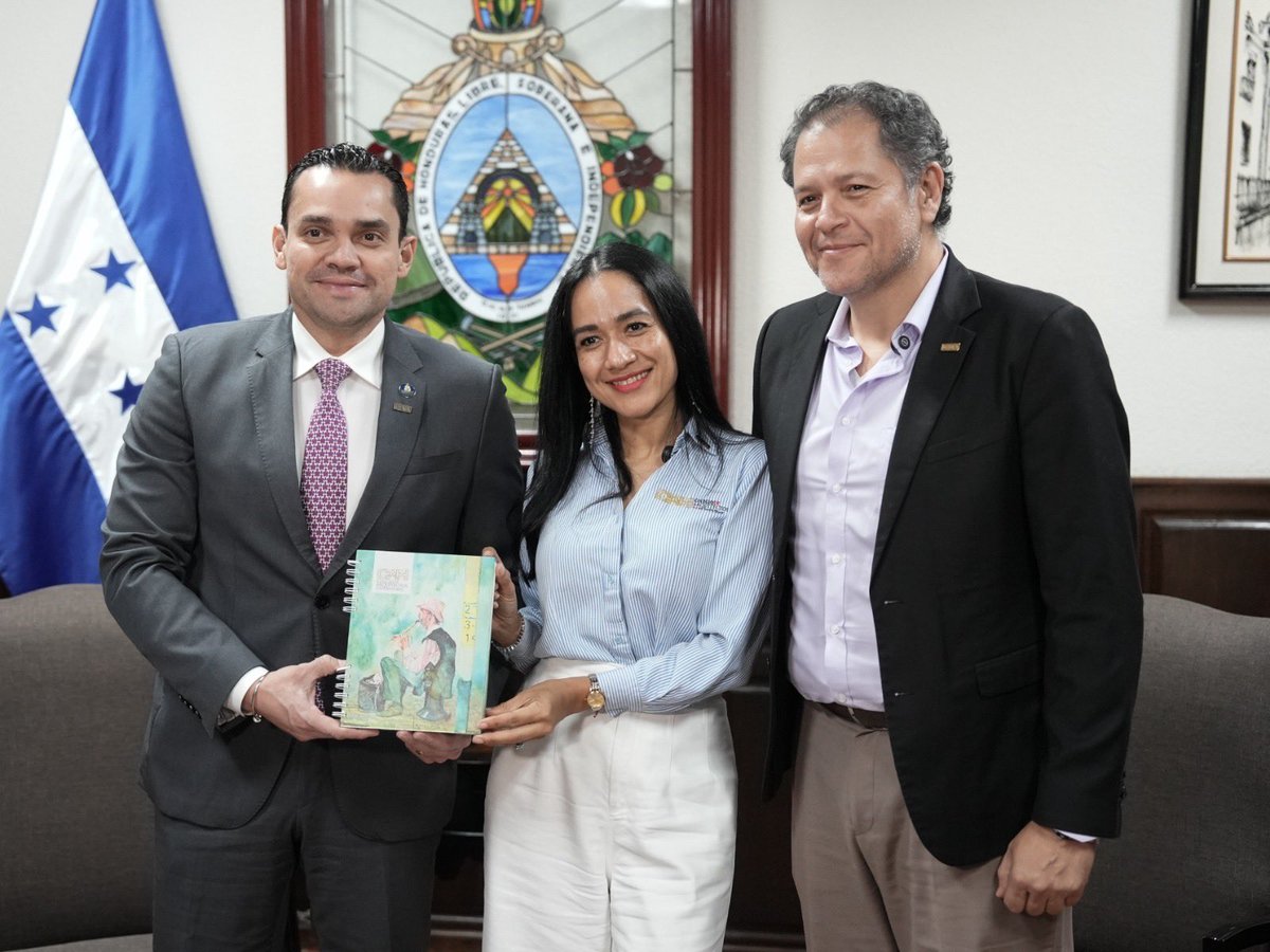TommyZambranoM's tweet photo. Contento de reunirme con representantes del Colegio de Arquitectos de Honduras, un espacio de diálogo donde escuchamos sus planteamientos, propuestas y visión para contribuir al desarrollo ordenado y sostenible de nuestro país.

Seguimos construyendo consensos y fortaleciendo la comunicación con los distintos sectores profesionales de Honduras, porque el trabajo conjunto es clave para impulsar mejores oportunidades y una mejor calidad de vida para todos. 🇭🇳