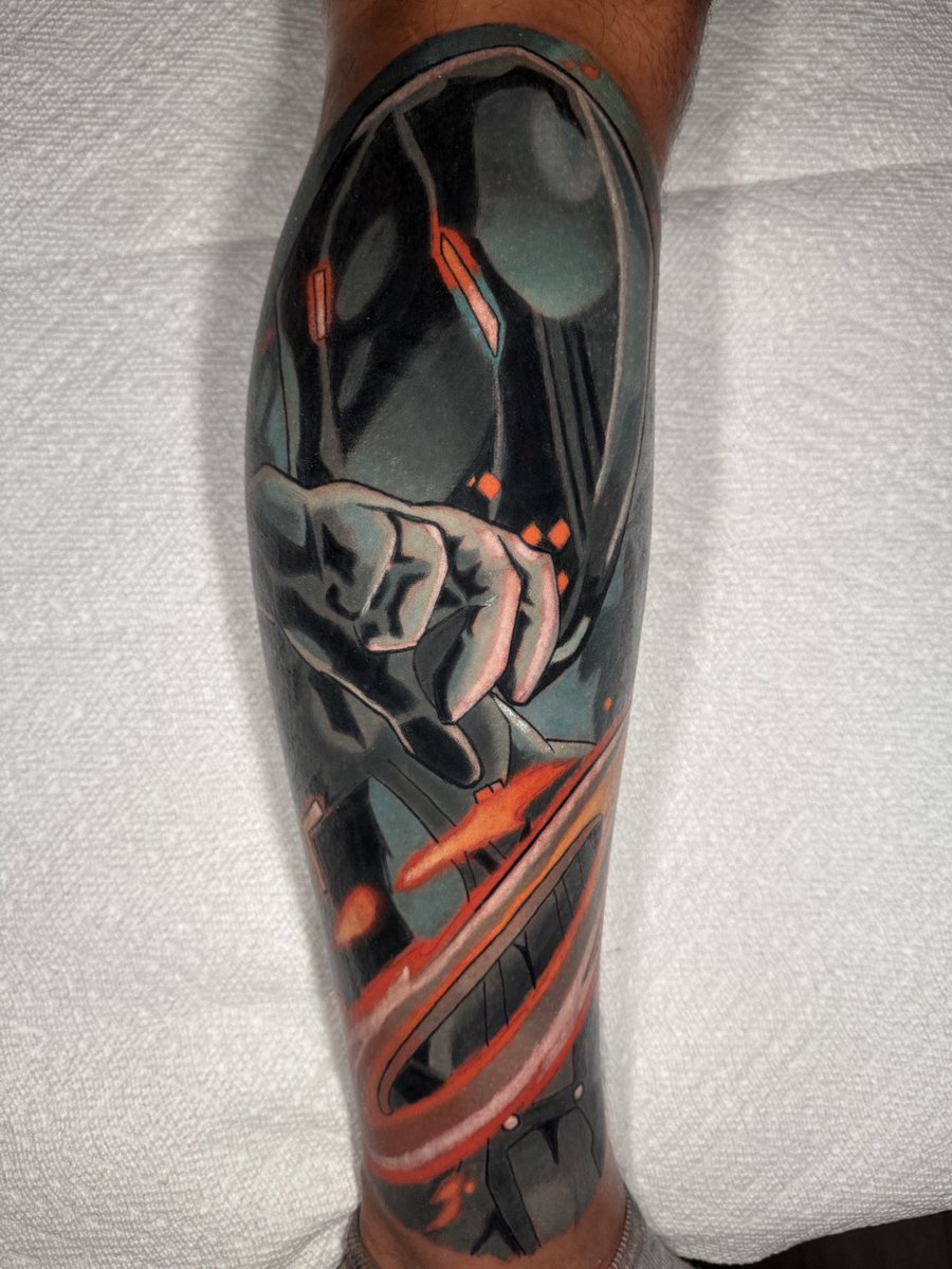 Vegram_'s tweet photo. Rinzler tatted on my leg!!!π β«οΈ #tronLegacy #Rinzler #firsttattoo https://t.co/gK08Q9nNxR