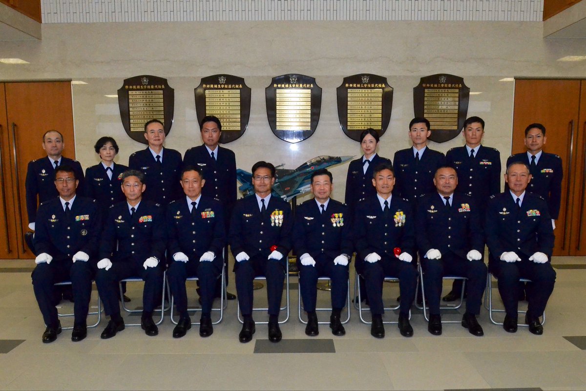 JASDF_Nara's tweet photo. 令和８年６月２日（火）、第４２期公募幹部課程の卒業式を執り行いました。公募幹部とは、民間企業等で身につけた知識技能を基に、部隊での即戦力として期待されて採用された幹部であり、今後は全国各地で各階級に応じた活躍が期待されています。

#航空自衛隊 #奈良基地 #幹部候補生学校 https://t.co/7juAjR9xdm