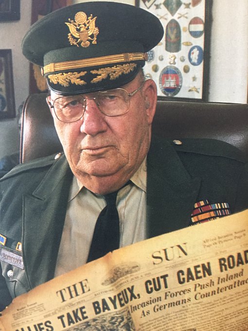 kershaw_alex's tweet photo. Captain Leonard Schroeder leads his company ashore in the first wave on Utah Beach, becoming the first American to arrive from the sea on D Day, according to 1944 reports. He almost lost his arm this morning. It's 6.28 am on D Day. See more on Substack: https://t.co/EEg00P0EnE https://t.co/JolQ5HP0T8