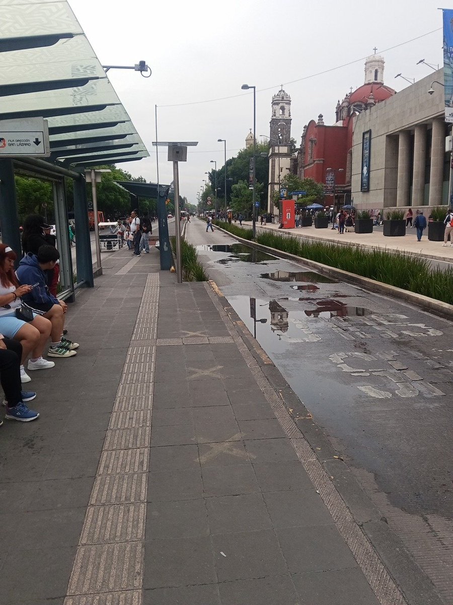 Kevoo_17's tweet photo. @MetrobusCDMX Pos yo llevo como 15 o 20 esperando el metrobus para irme a pantitlan https://t.co/o0jqdvdy1s