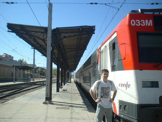 miguelbustosnet's tweet photo. Acabo de encontrar estas fotos que son prácticamente imposibles de repetir, salvo que quiera tirar a la basura muuuuuuuucho dinero.

Estación de Segovia, 1 de agosto de 2005. https://t.co/oJ2twFIL2Y