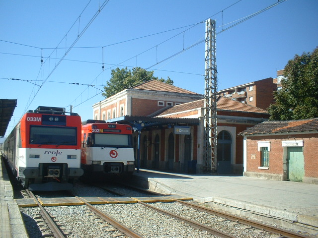 miguelbustosnet's tweet photo. Acabo de encontrar estas fotos que son prácticamente imposibles de repetir, salvo que quiera tirar a la basura muuuuuuuucho dinero.

Estación de Segovia, 1 de agosto de 2005. https://t.co/oJ2twFIL2Y