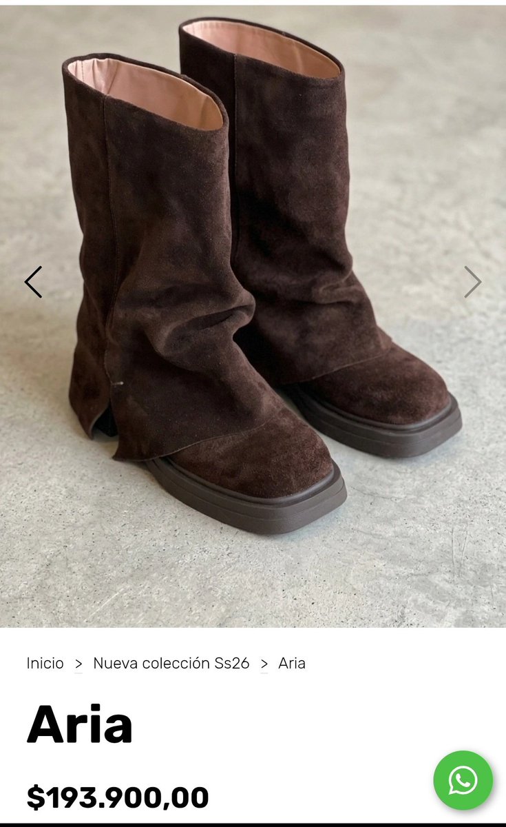 quienmemando's tweet photo. En serio están de moda las botas de las criadas en Gilead? No será mucho? El año que viene usamos el outfit del niño de pijama a rayas, ah no! Pará. https://t.co/6GBL65zuTC