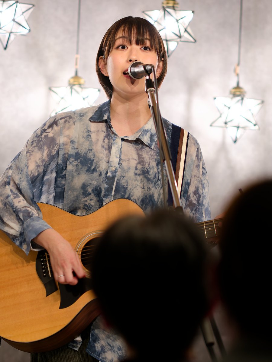 SignalsStyle's tweet photo. 初ミカツキでしたがアコースティックにはピッタリのいい箱でした😄
#Itsuki さん
ポップなメロディに乗るおもしろいほどのネガティブな詩が、昭和のオッサンはフォークを思い出して懐かしさを感じるのでした😊
ダメな自分を笑い飛ばすかのような楽曲が魅力です https://t.co/w7WDQ369mR