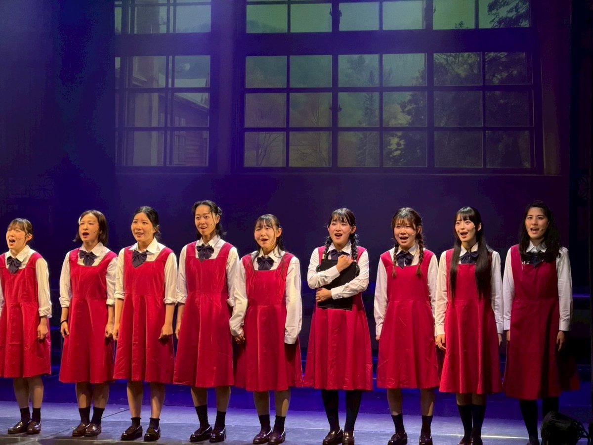 senbazuru26's tweet photo. おかげさまで、無事に初日を迎え
本日は2日目🕊️

星組13:00開演⭐️
月組18:30開演🌙

でございます。

熱く感想をお伝えくださるお客様たちに
残りの公演も自信をもってお届けしようと勇気をいただいております。

ぜひ、お見逃しなく✨ご覧ください✨

#ミュージカル千羽鶴
#千羽鶴 https://t.co/T6KdTT0A6U
