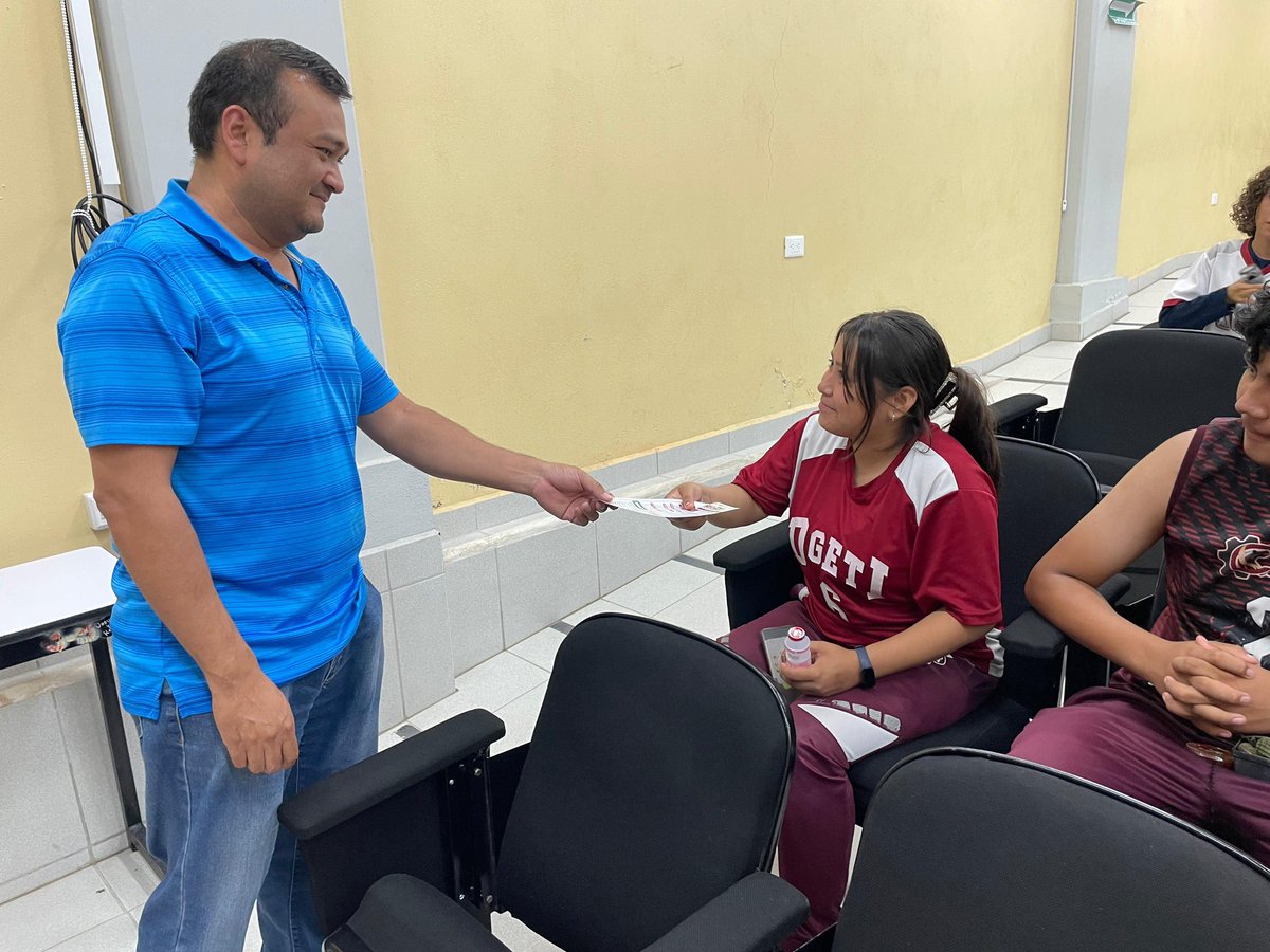 SoyUTIM's tweet photo. 🎓 ¡Vive la experiencia UTIM!

Alumnos del CBTIS 184 recorrieron hoy nuestro campus, conocieron laboratorios, aulas y la oferta educativa 💻🔬
Gracias por visitar “Vamos a la UTIM” y proyectar su futuro con nosotros 🙌
#PorAmorALaUTIM #PorAmorAPuebla https://t.co/ntl9IIBGkR