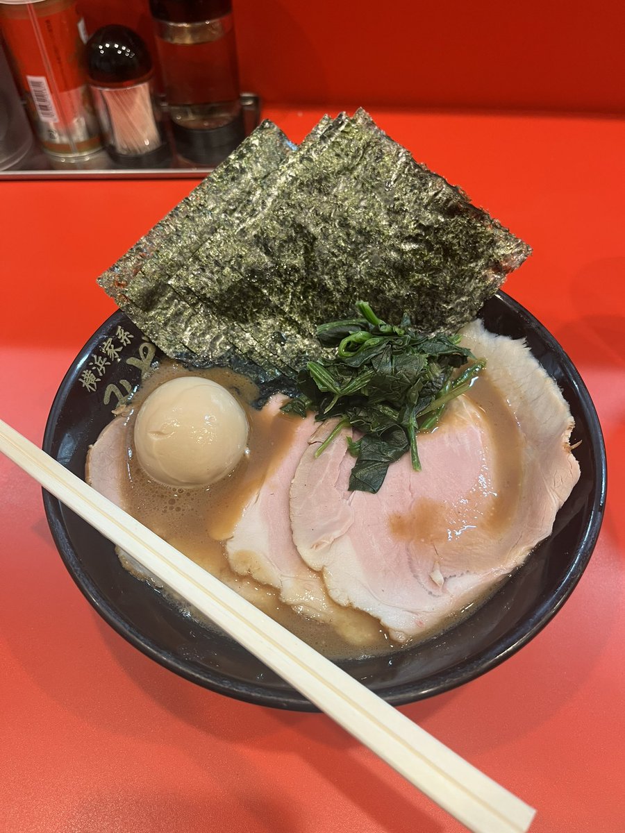 tema000000000's tweet photo. このまえくった家系 https://t.co/prYFSyLgUg
