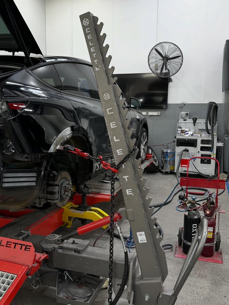 Celettegroup's tweet photo. Tesla Model Y quarter panel repair carried out on a Celette bench to ensure precise structural alignment and accurate positioning throughout the repair process. https://t.co/XkdllqBxTE
